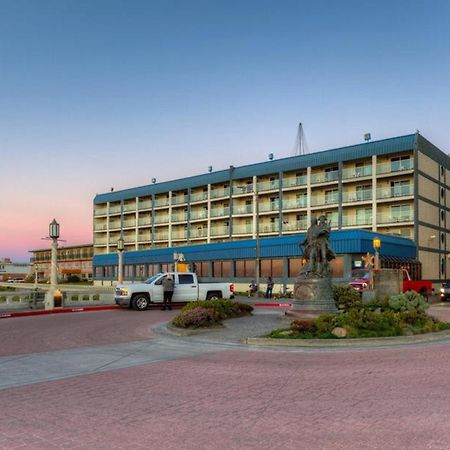 Promenade Inn & Suites Oceanfront Сийсайд Екстериор снимка