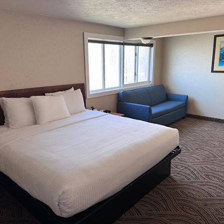 Promenade Inn & Suites Oceanfront Сийсайд Екстериор снимка