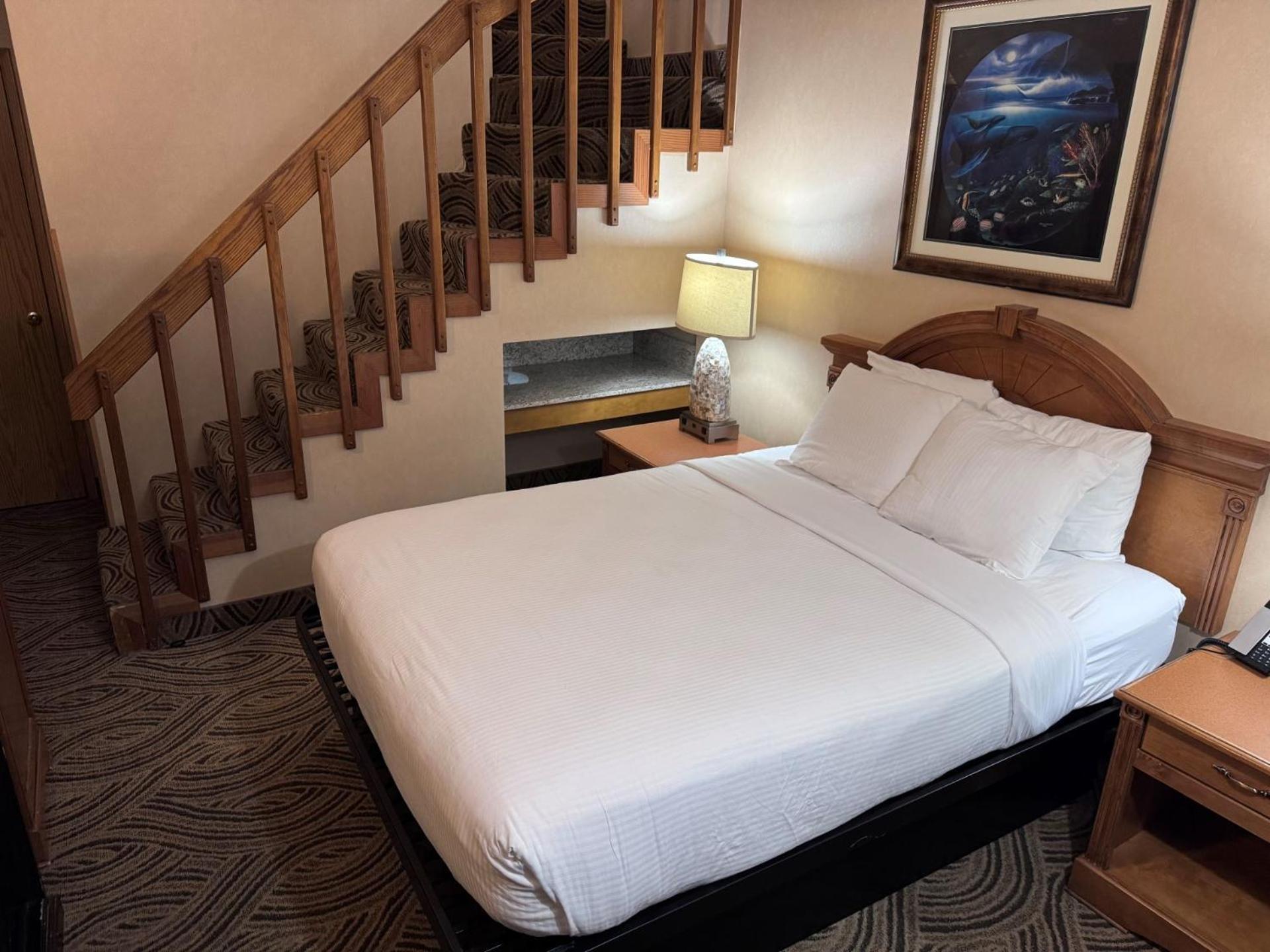 Promenade Inn & Suites Oceanfront Сийсайд Екстериор снимка