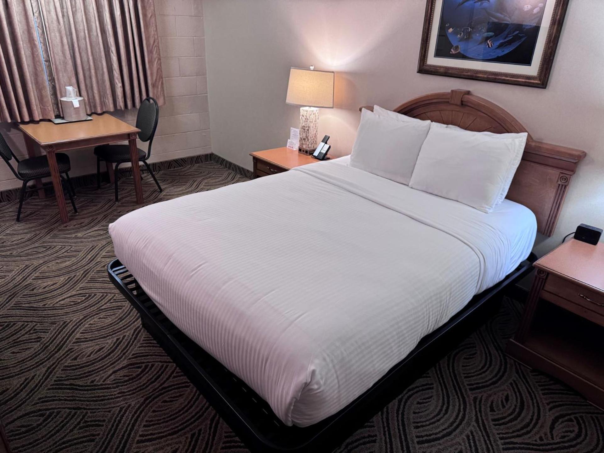 Promenade Inn & Suites Oceanfront Сийсайд Екстериор снимка