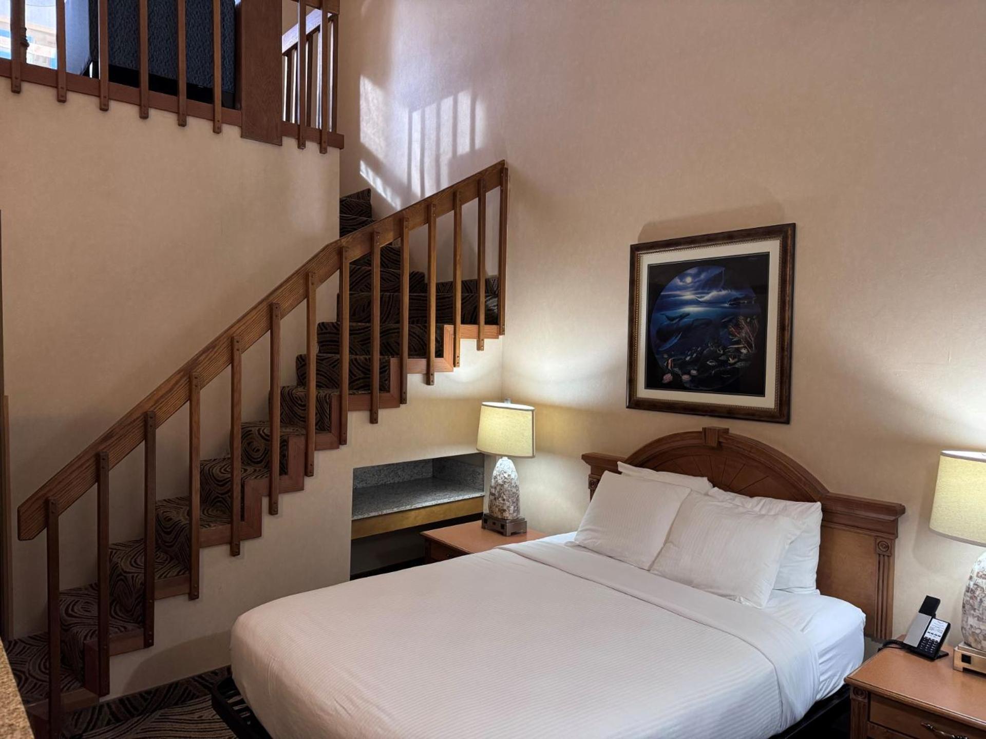 Promenade Inn & Suites Oceanfront Сийсайд Екстериор снимка