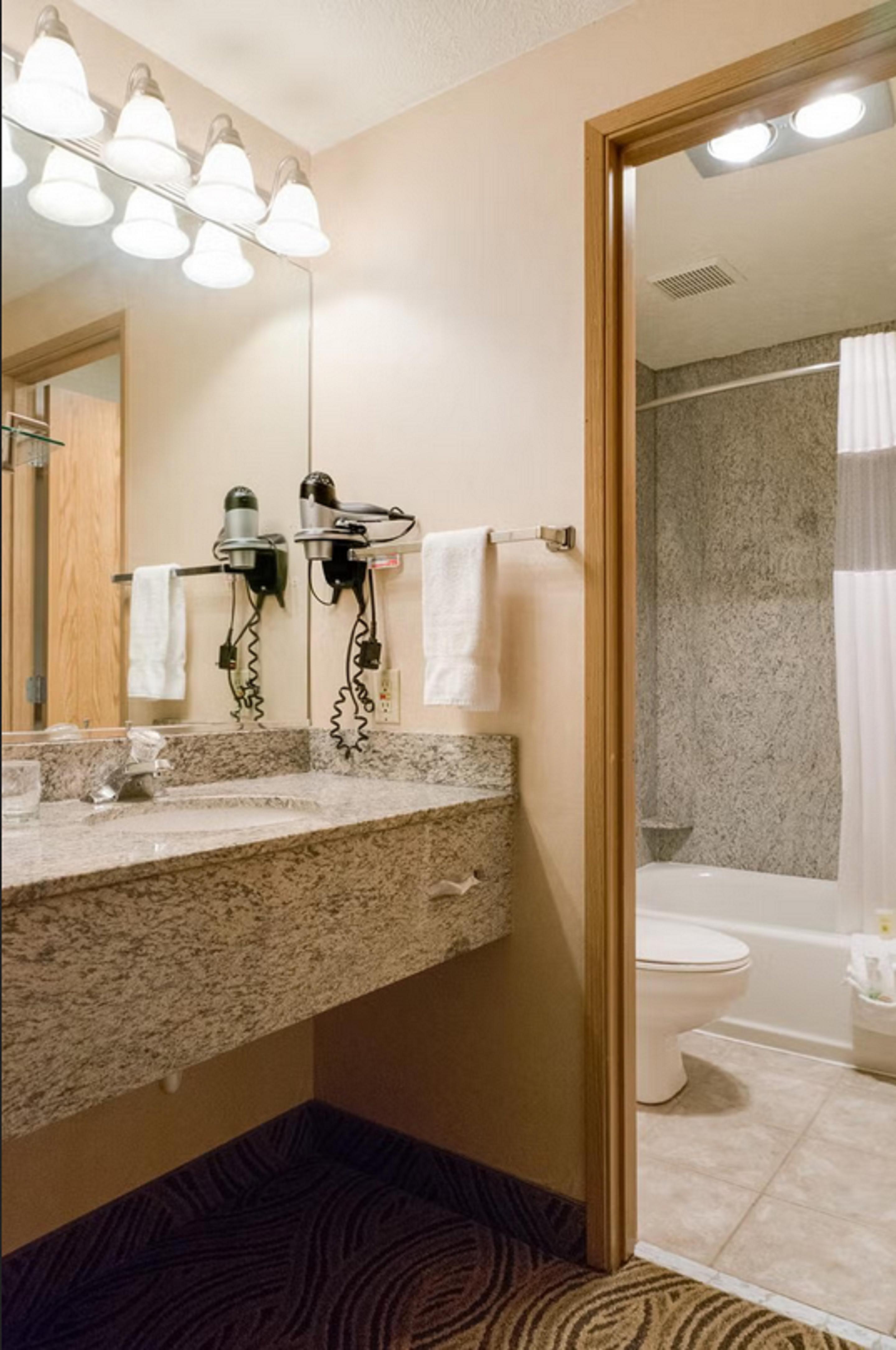 Promenade Inn & Suites Oceanfront Сийсайд Екстериор снимка