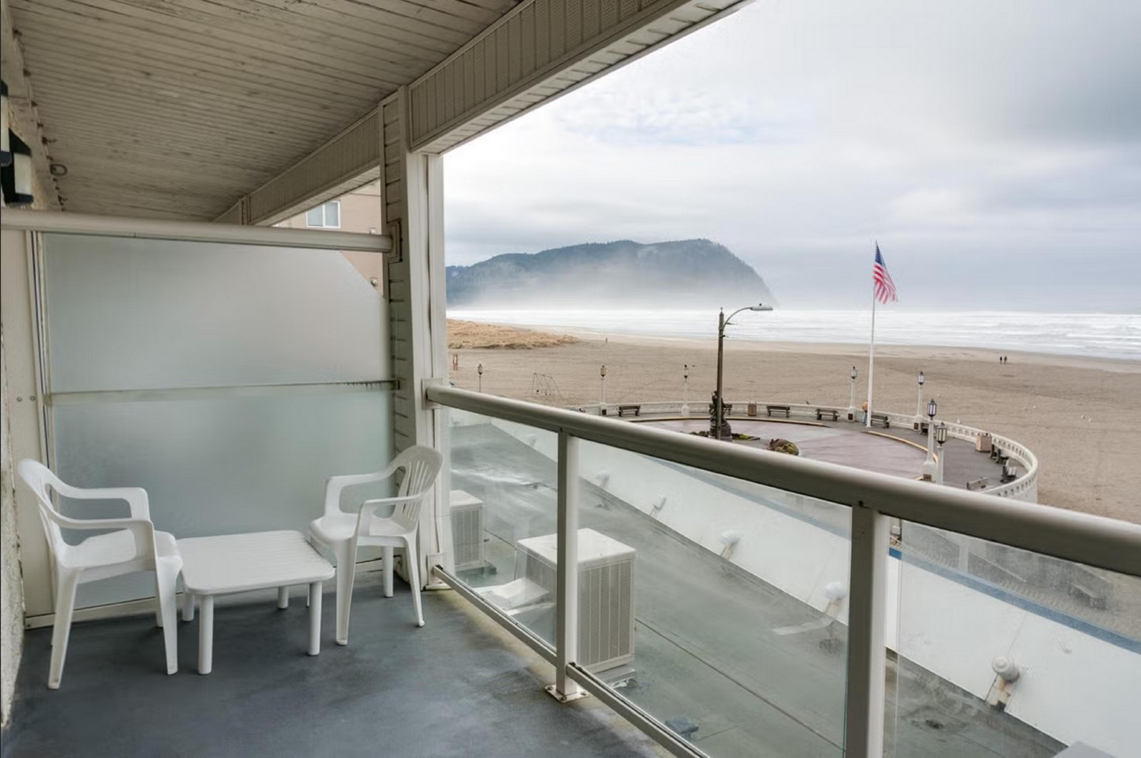 Promenade Inn & Suites Oceanfront Сийсайд Екстериор снимка