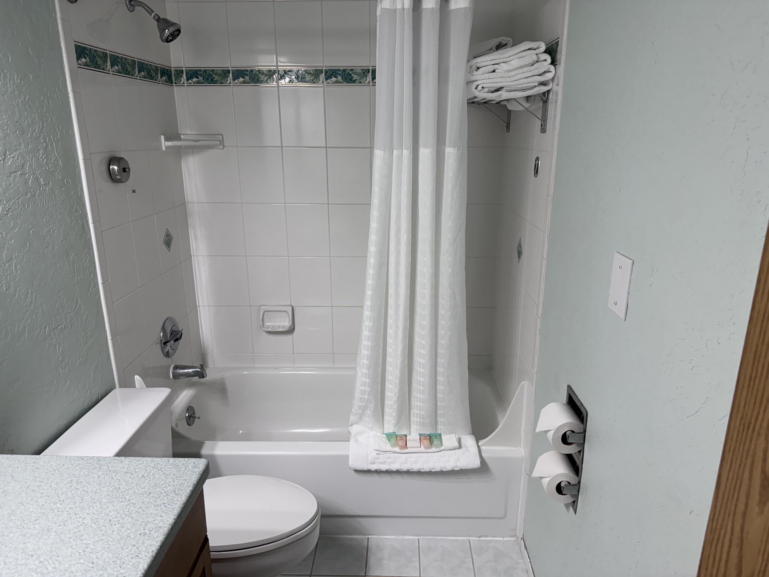 Promenade Inn & Suites Oceanfront Сийсайд Екстериор снимка