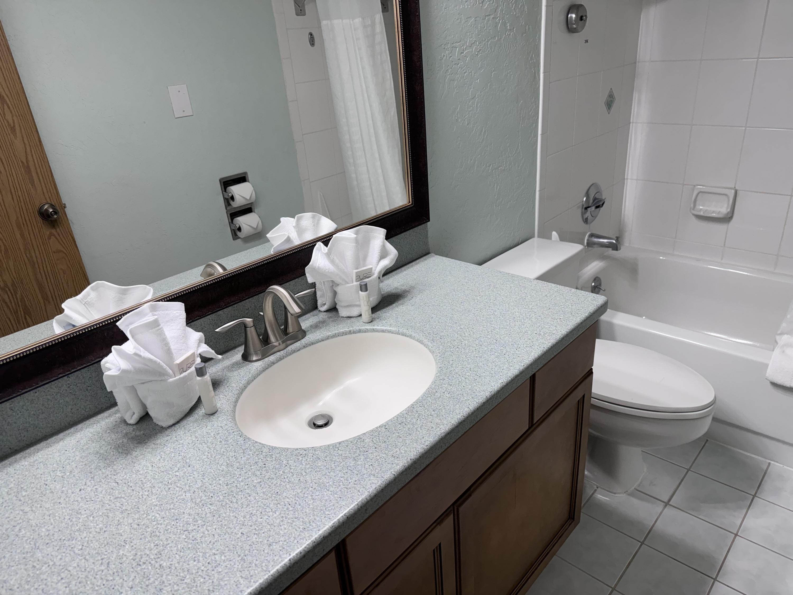 Promenade Inn & Suites Oceanfront Сийсайд Екстериор снимка