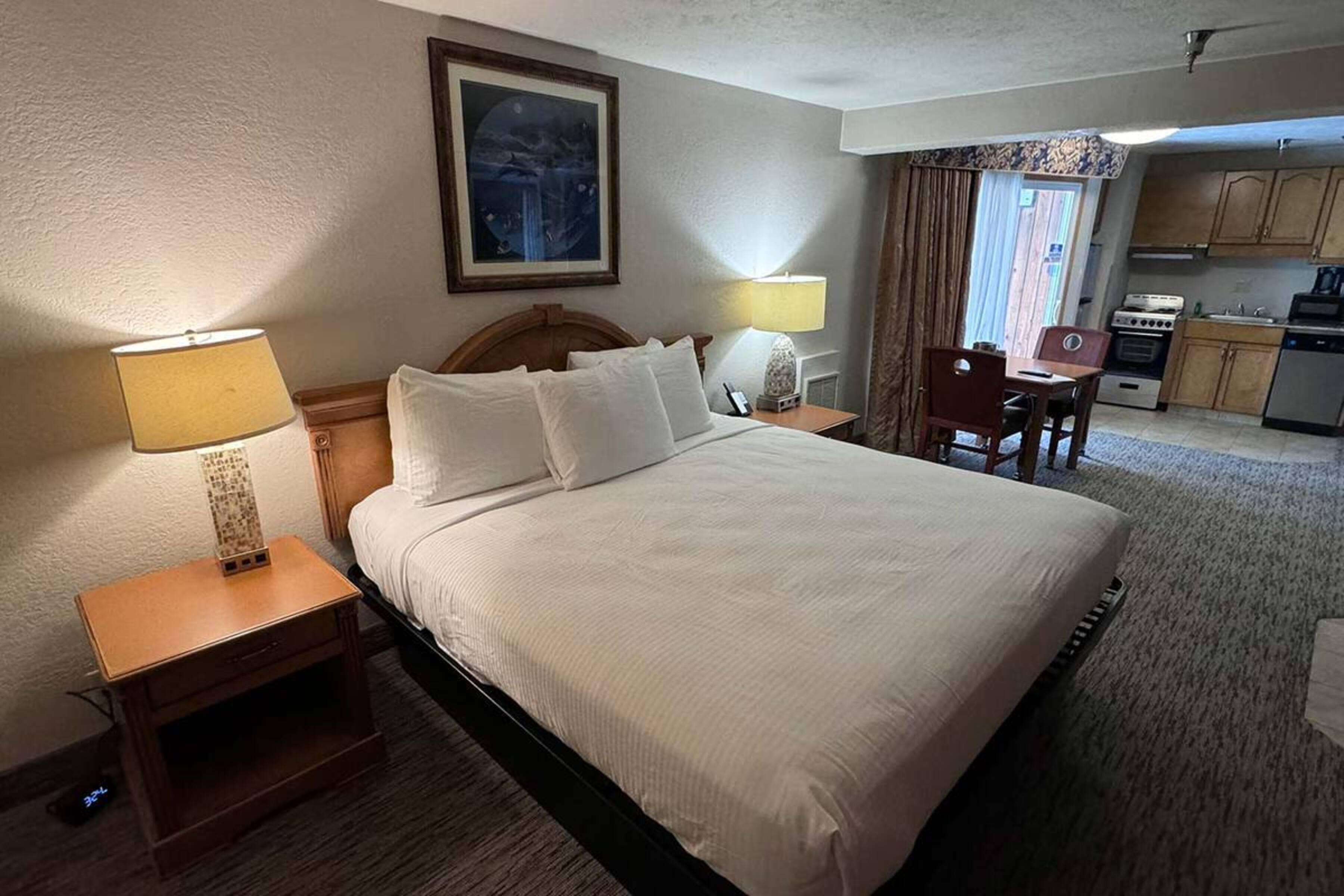 Promenade Inn & Suites Oceanfront Сийсайд Екстериор снимка