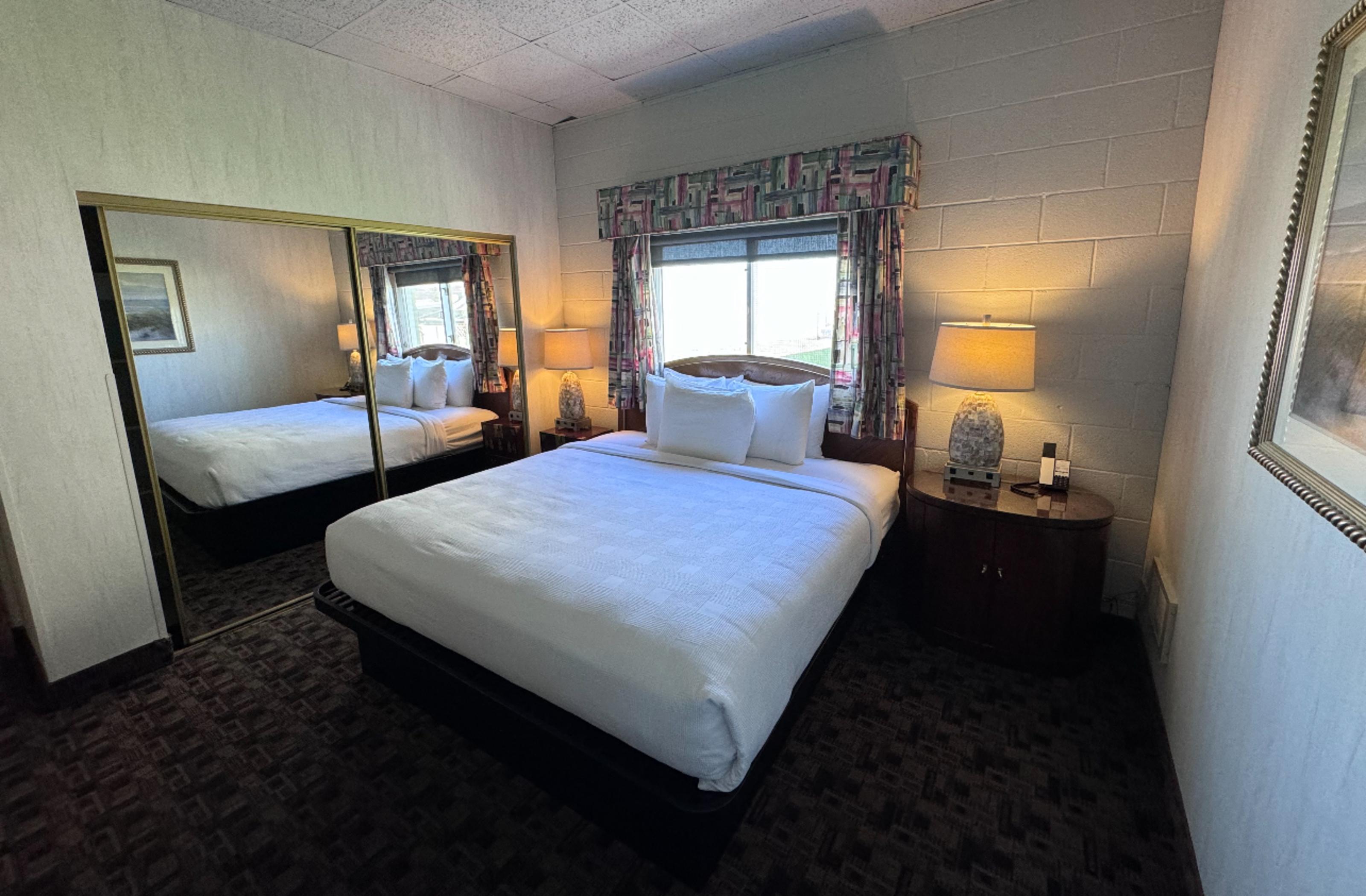Promenade Inn & Suites Oceanfront Сийсайд Екстериор снимка