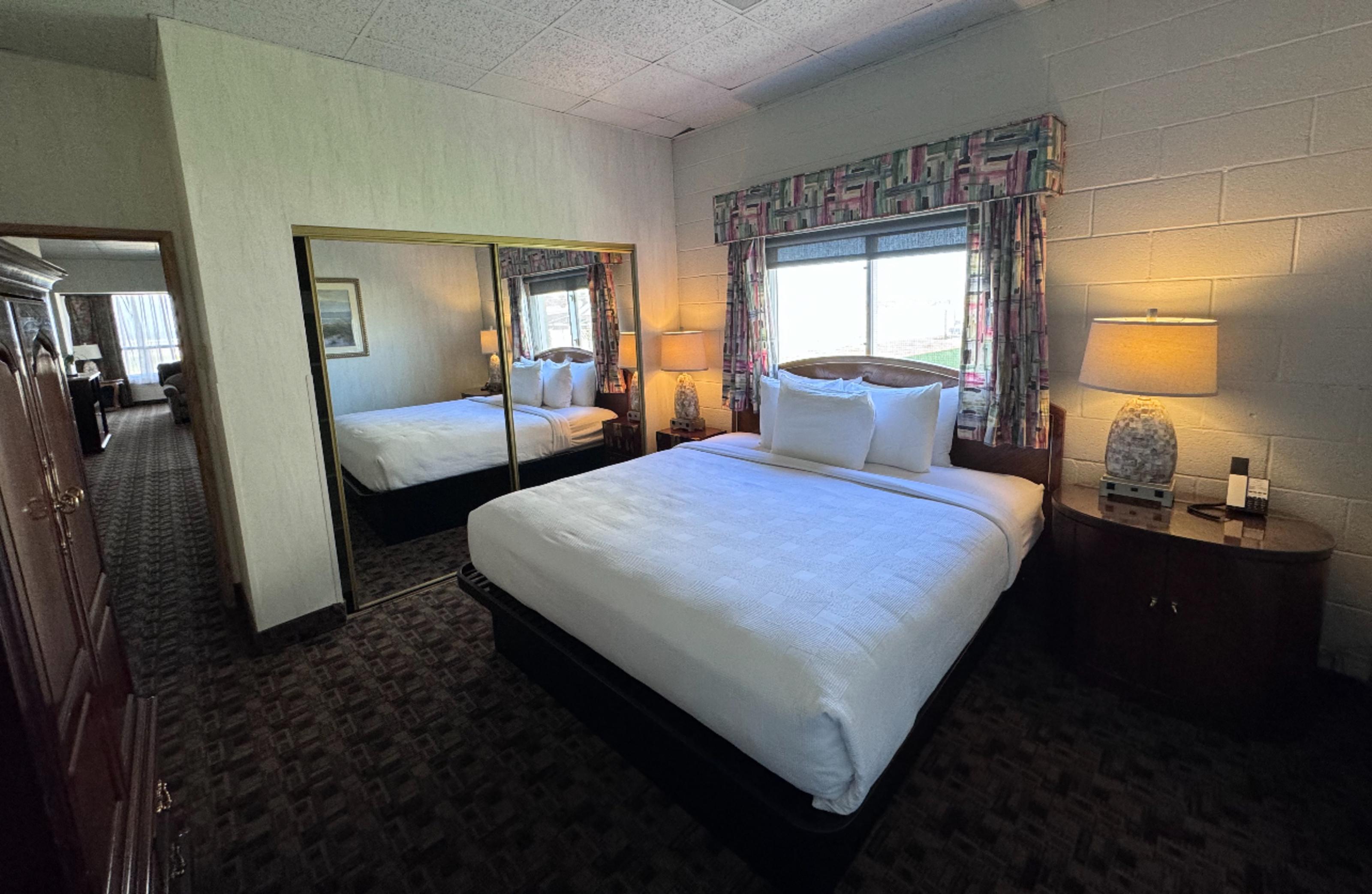 Promenade Inn & Suites Oceanfront Сийсайд Екстериор снимка