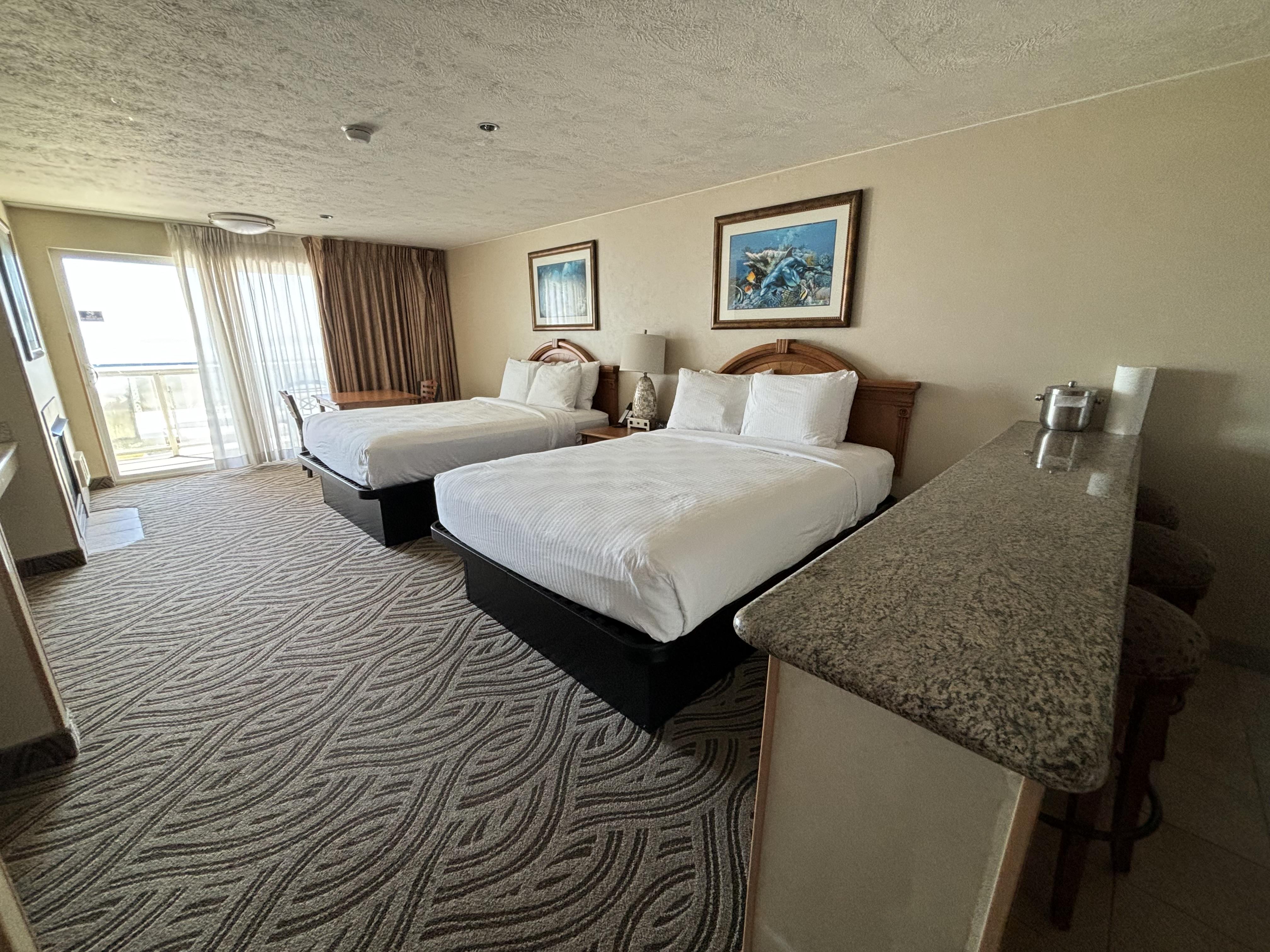 Promenade Inn & Suites Oceanfront Сийсайд Екстериор снимка