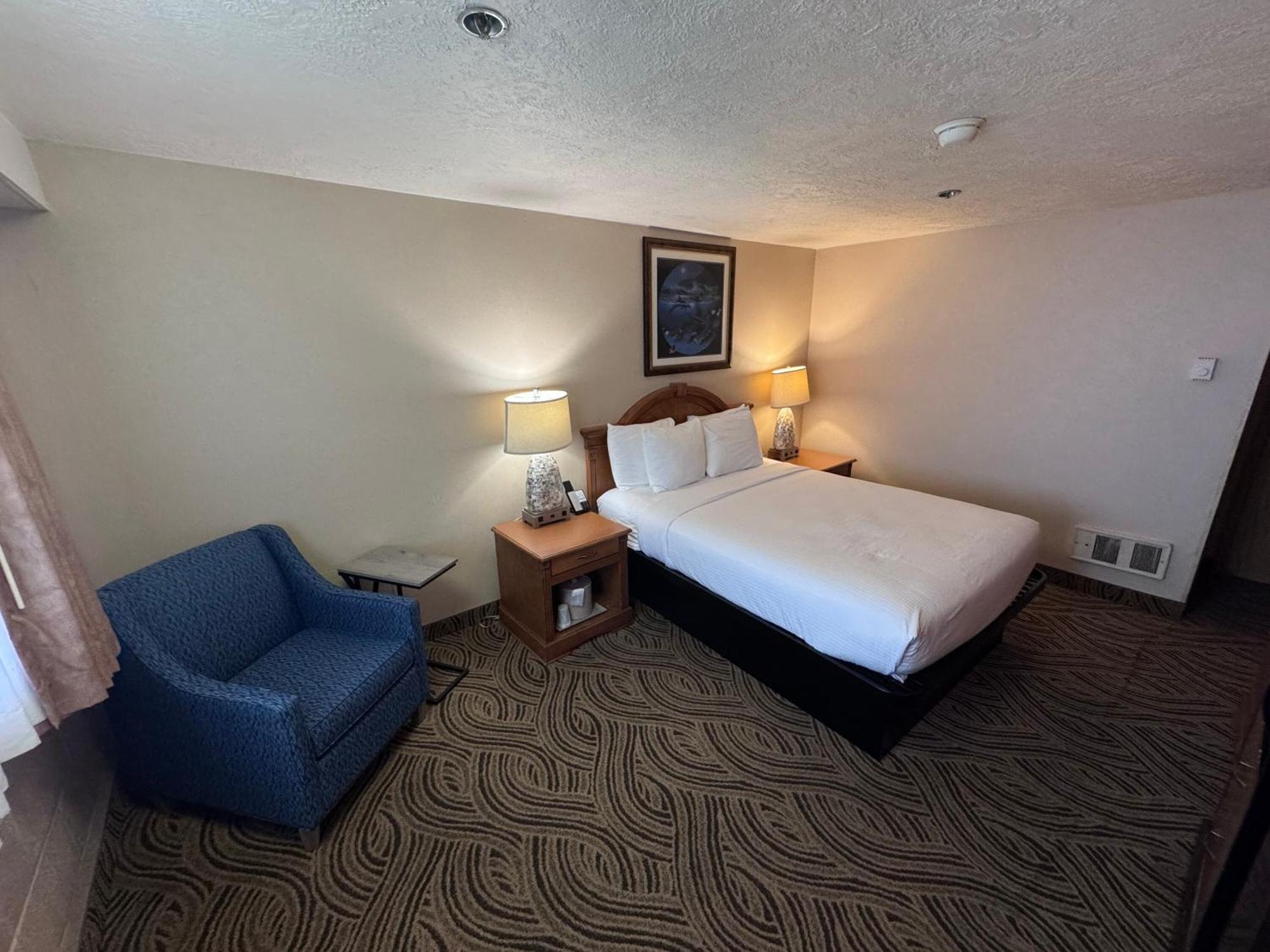 Promenade Inn & Suites Oceanfront Сийсайд Екстериор снимка
