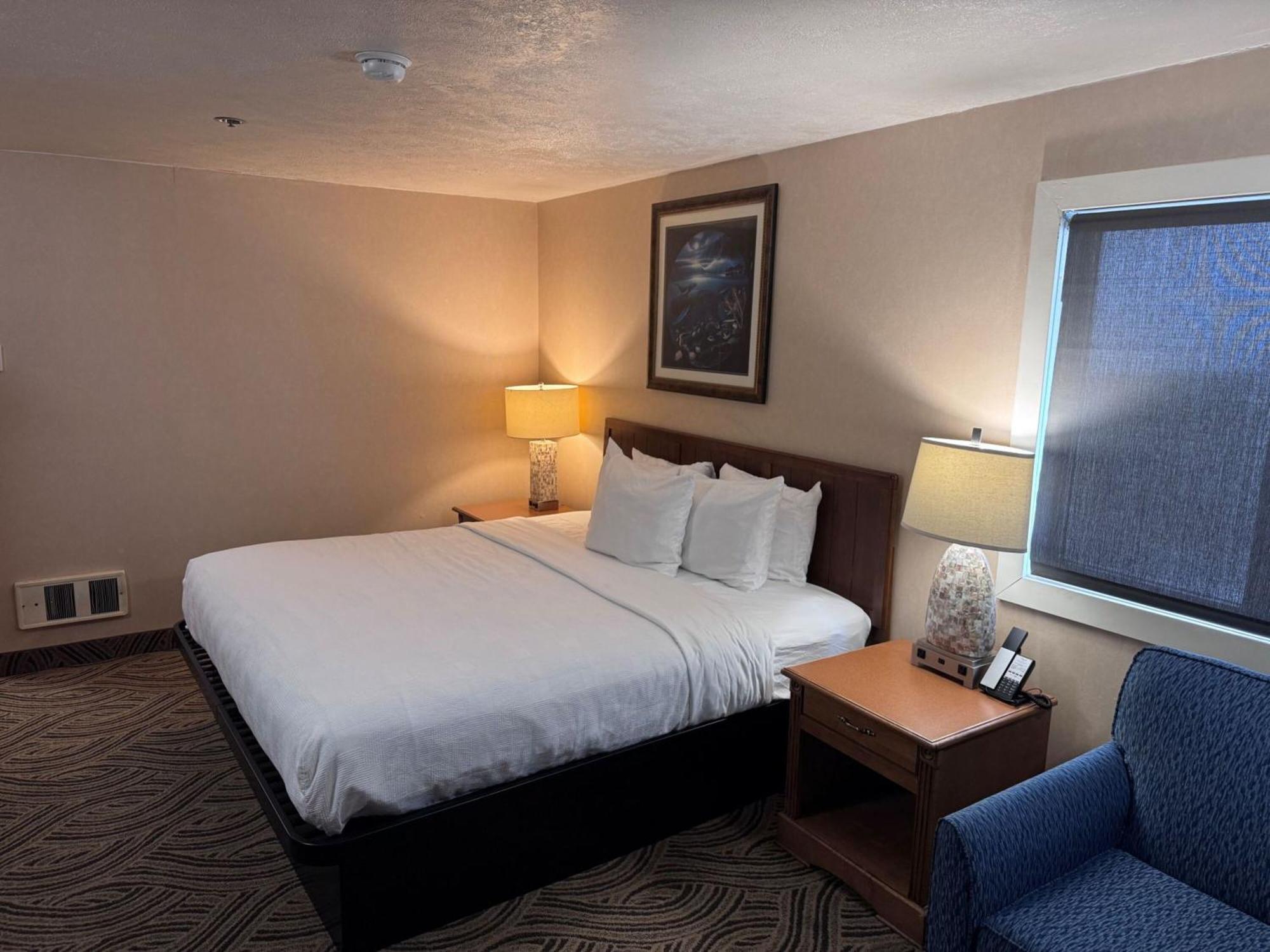 Promenade Inn & Suites Oceanfront Сийсайд Екстериор снимка