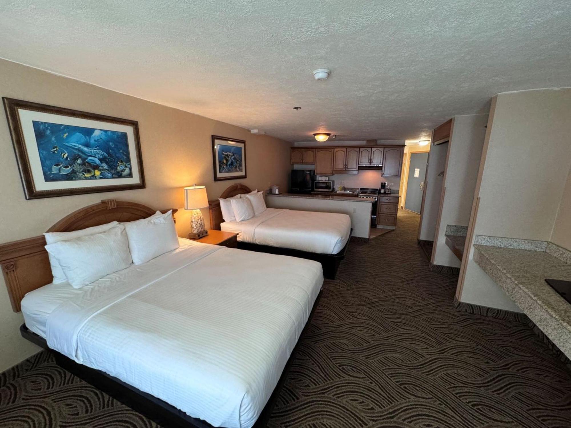 Promenade Inn & Suites Oceanfront Сийсайд Екстериор снимка