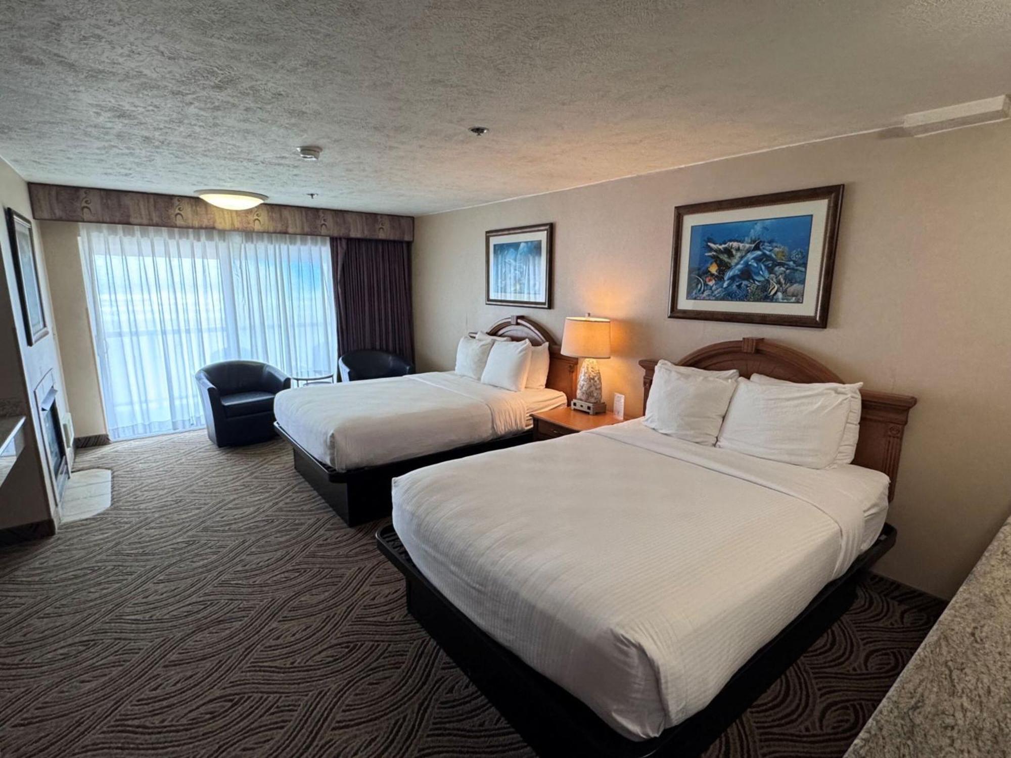 Promenade Inn & Suites Oceanfront Сийсайд Екстериор снимка