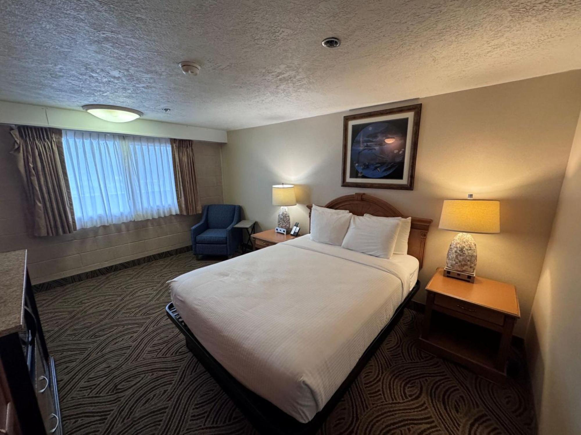 Promenade Inn & Suites Oceanfront Сийсайд Екстериор снимка