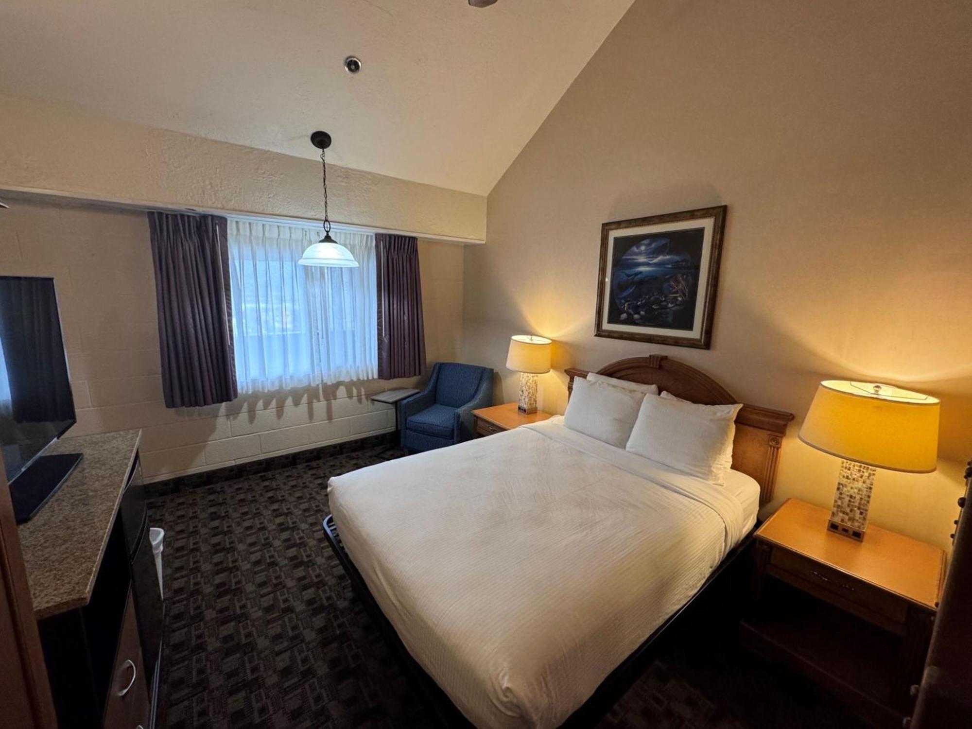 Promenade Inn & Suites Oceanfront Сийсайд Екстериор снимка