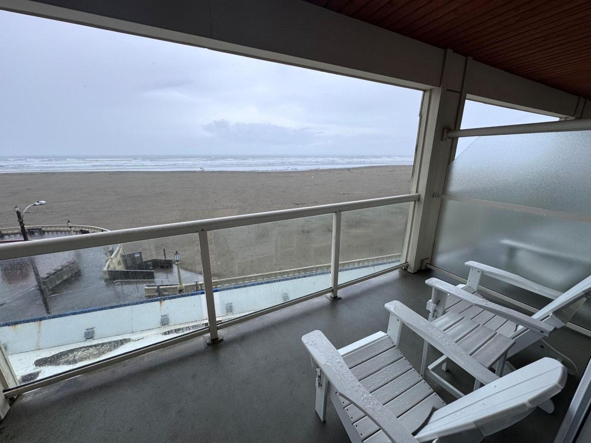 Promenade Inn & Suites Oceanfront Сийсайд Екстериор снимка