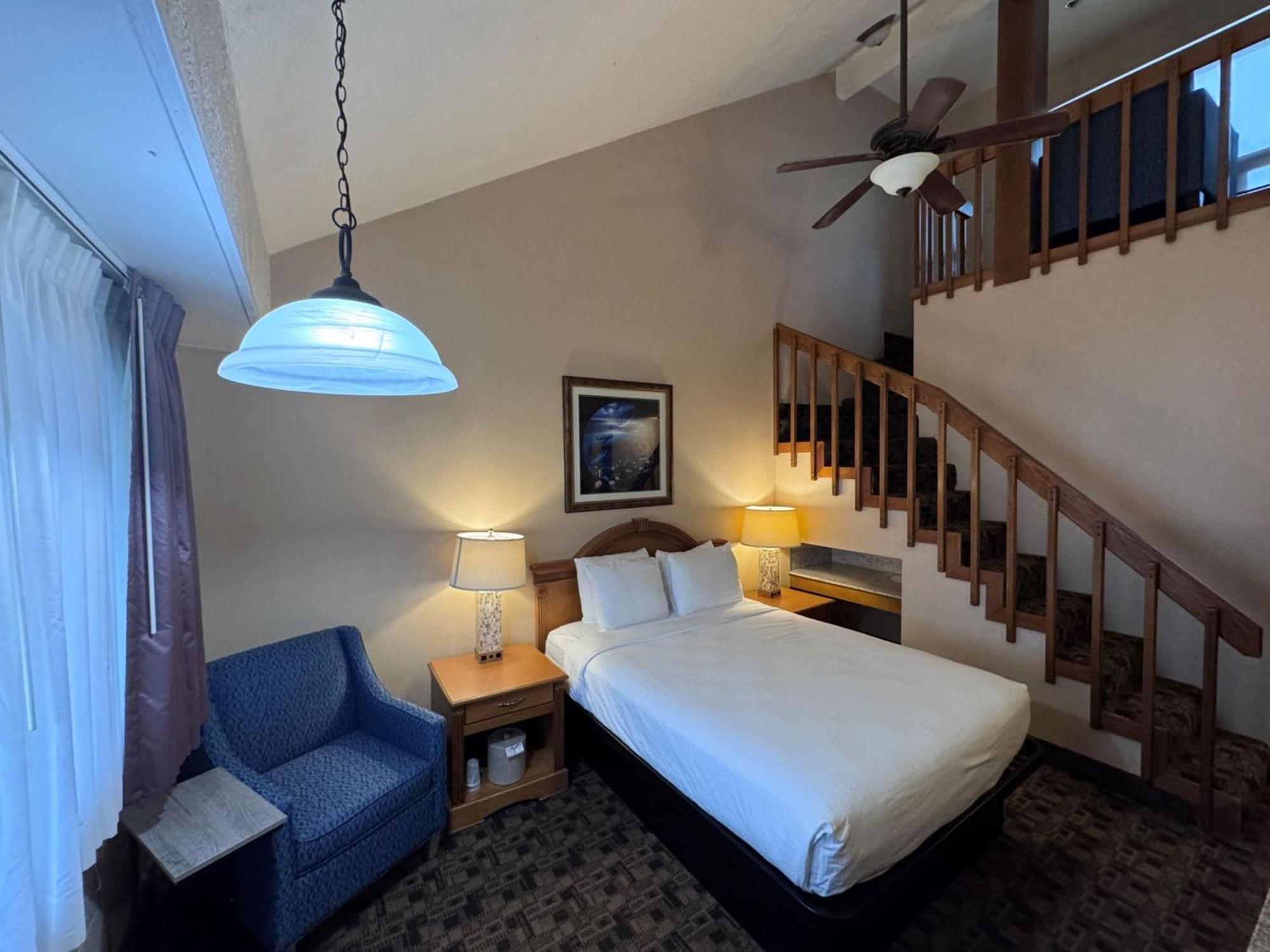 Promenade Inn & Suites Oceanfront Сийсайд Екстериор снимка