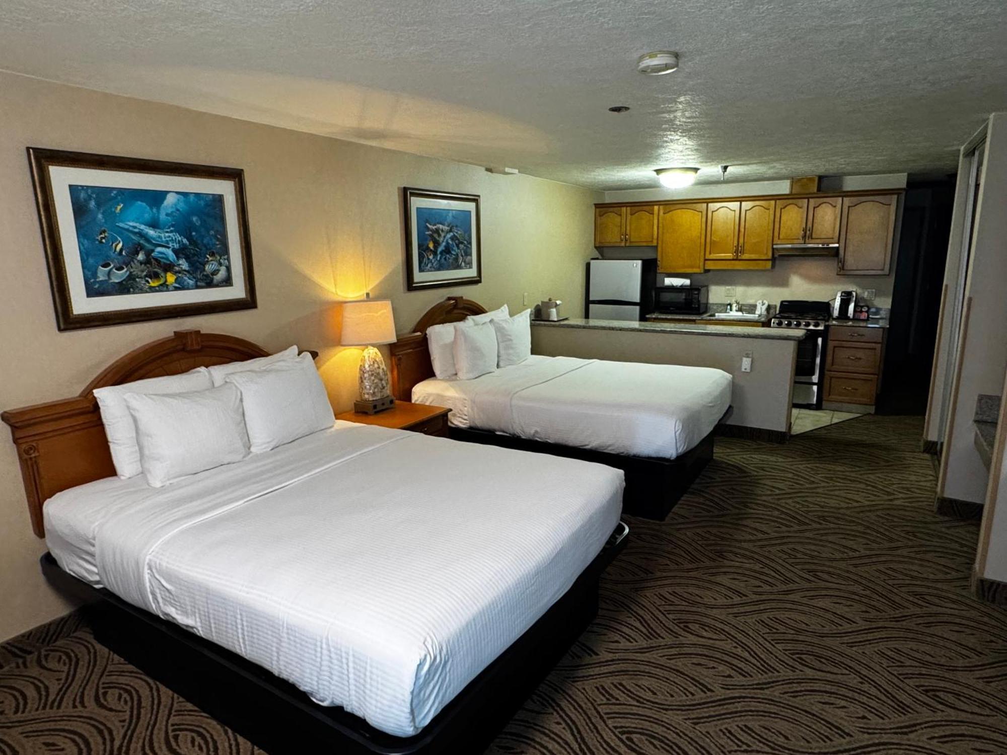 Promenade Inn & Suites Oceanfront Сийсайд Екстериор снимка
